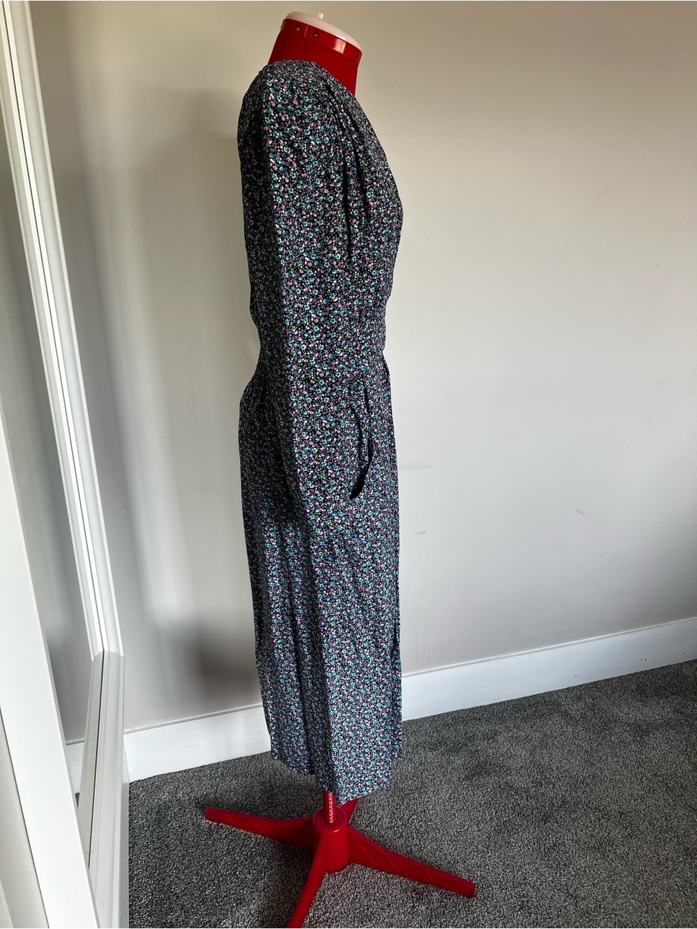 Vintage-Inspired Floral Midi Dress in Black and Multicolor - Picture 5 of 12
